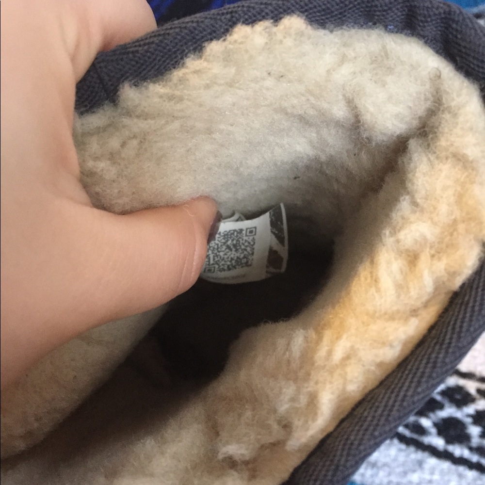 Leather Uggs gently used, black - Picture 7 of 8